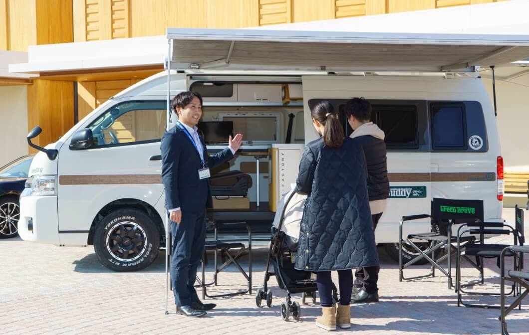 トヨタディーラーでは専門のスタッフがサポート致します。