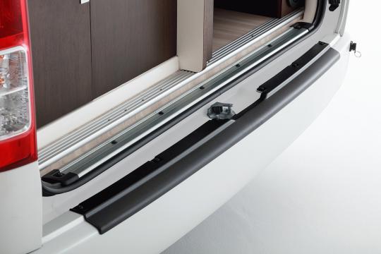 T-SR リアステップガード・ブラック (ワイド用)| キャンピングカー専門  